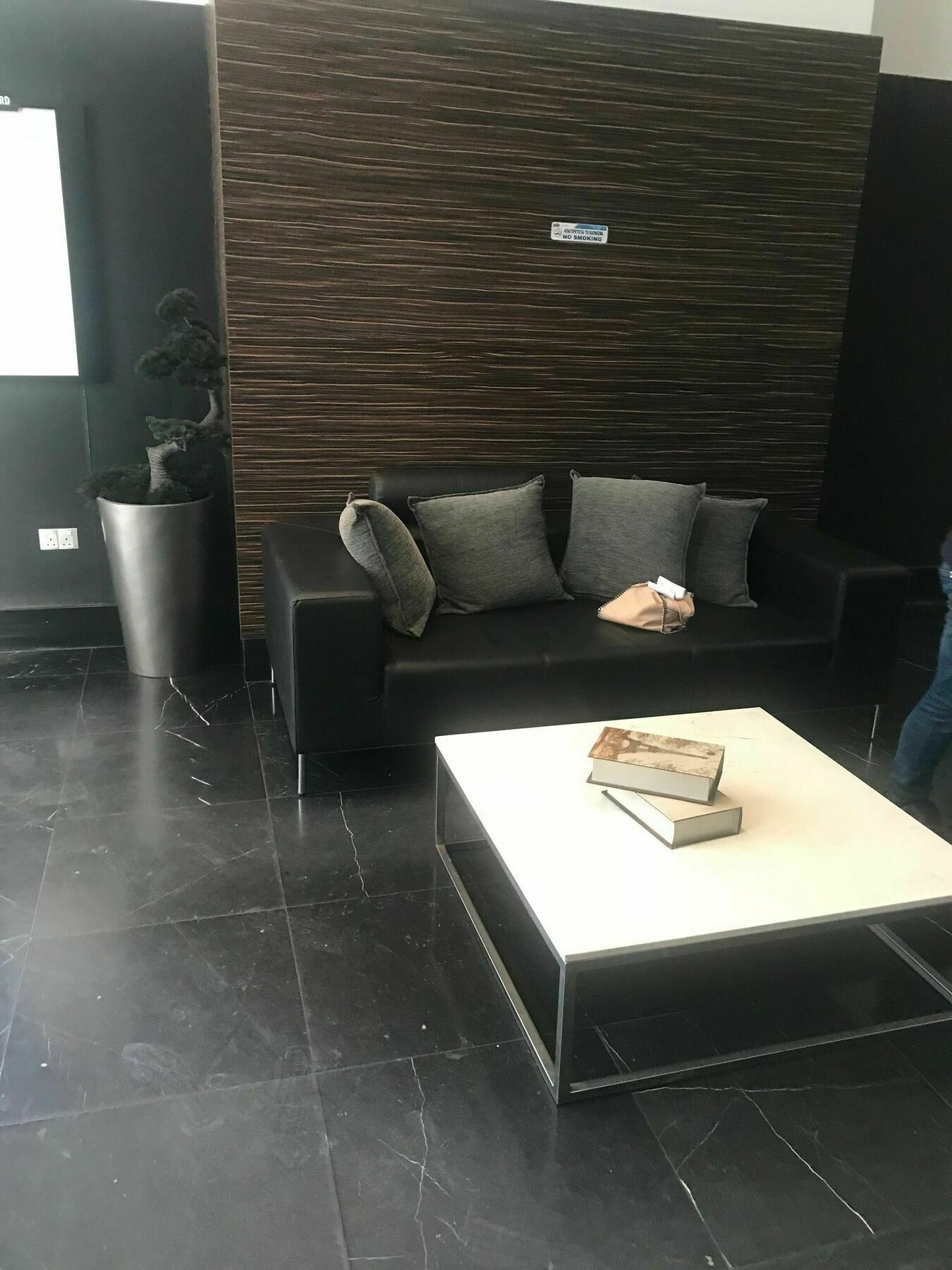 Finikoudes Luxury Apartments Larnaca Bagian luar foto