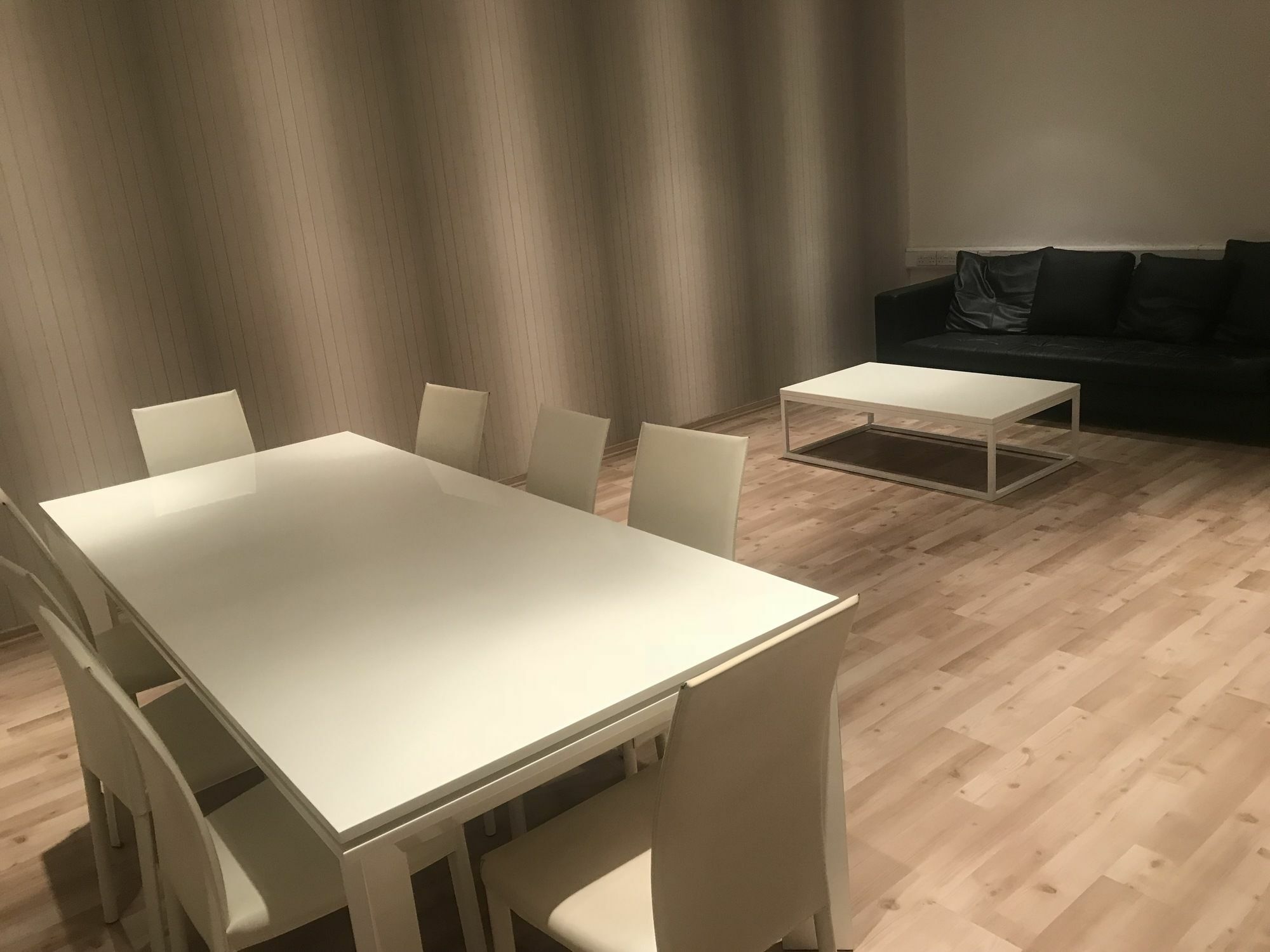 Finikoudes Luxury Apartments Larnaca Bagian luar foto