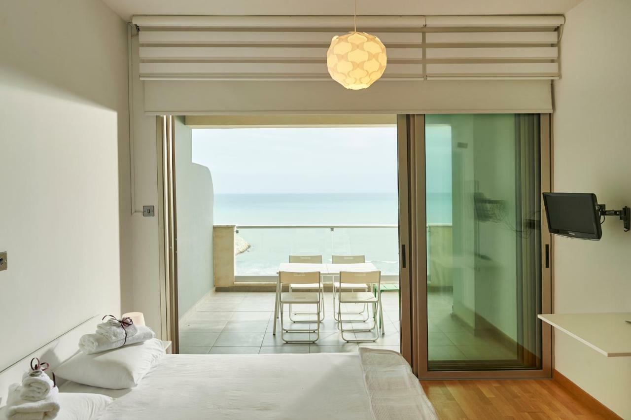 Finikoudes Luxury Apartments Larnaca Bagian luar foto