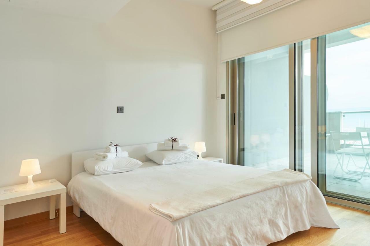 Finikoudes Luxury Apartments Larnaca Bagian luar foto