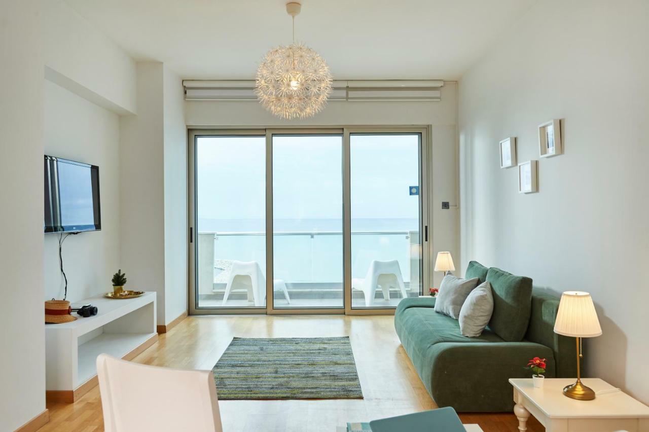 Finikoudes Luxury Apartments Larnaca Bagian luar foto