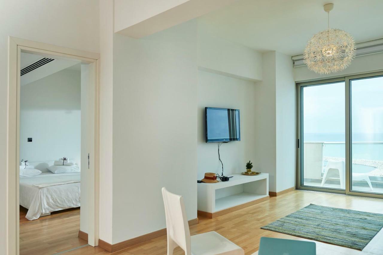 Finikoudes Luxury Apartments Larnaca Bagian luar foto