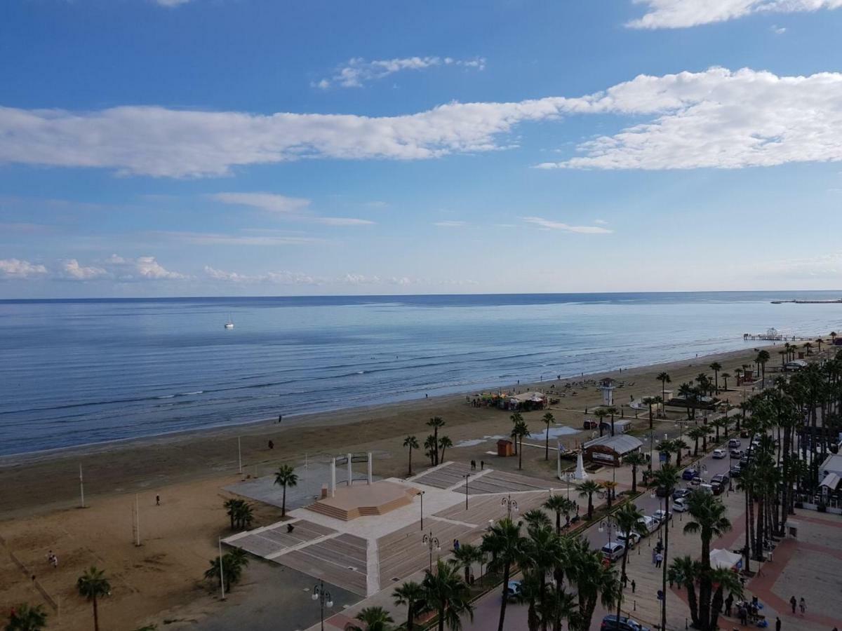 Finikoudes Luxury Apartments Larnaca Bagian luar foto