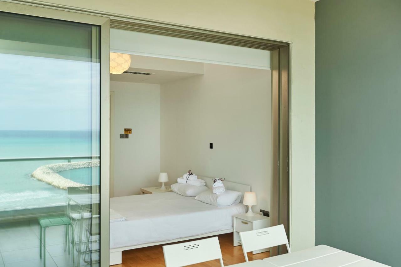 Finikoudes Luxury Apartments Larnaca Bagian luar foto