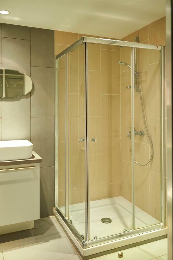 Finikoudes Luxury Apartments Larnaca Bagian luar foto