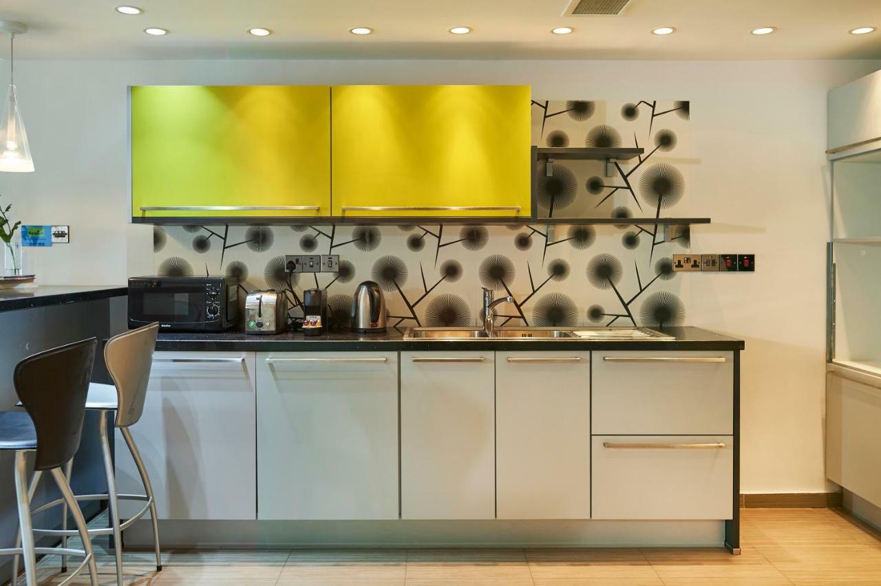 Finikoudes Luxury Apartments Larnaca Bagian luar foto