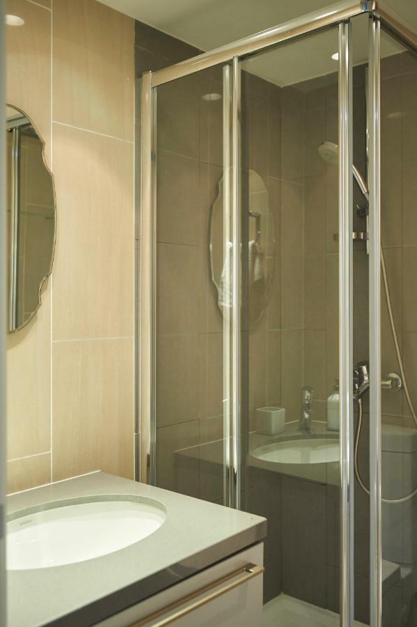 Finikoudes Luxury Apartments Larnaca Bagian luar foto